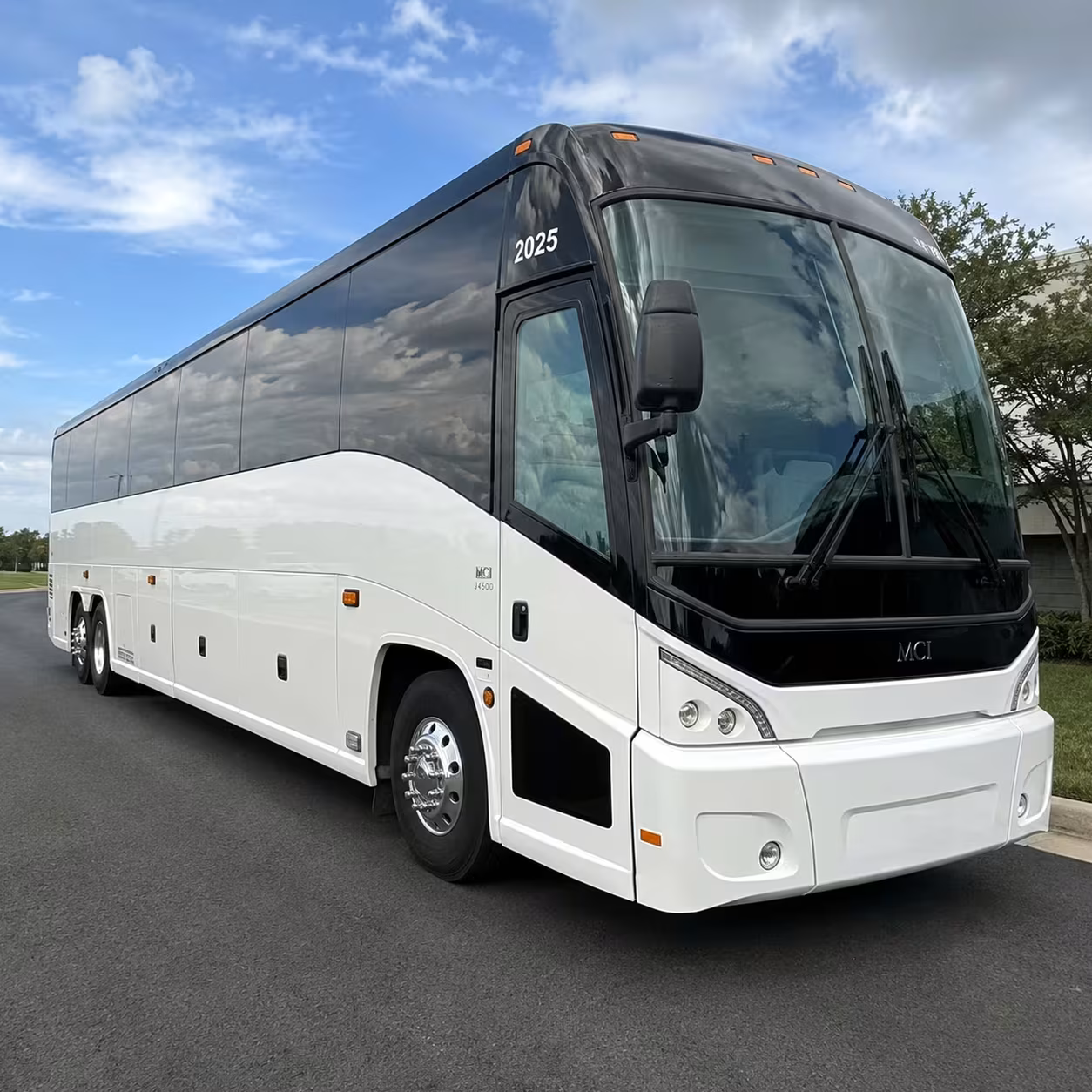 sparks charter bus rentals for airport and cruise transfers